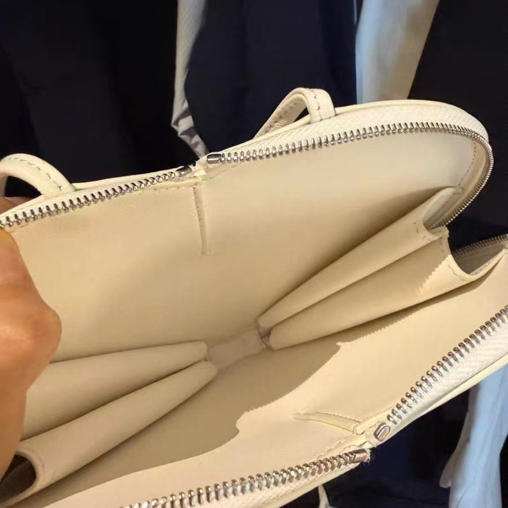 ALAIA white heart-shaped bag - Picture 4 of 4
